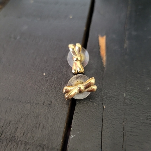 Gold Bow Earrings Stud Post Back Jewelry - Picture 1 of 3